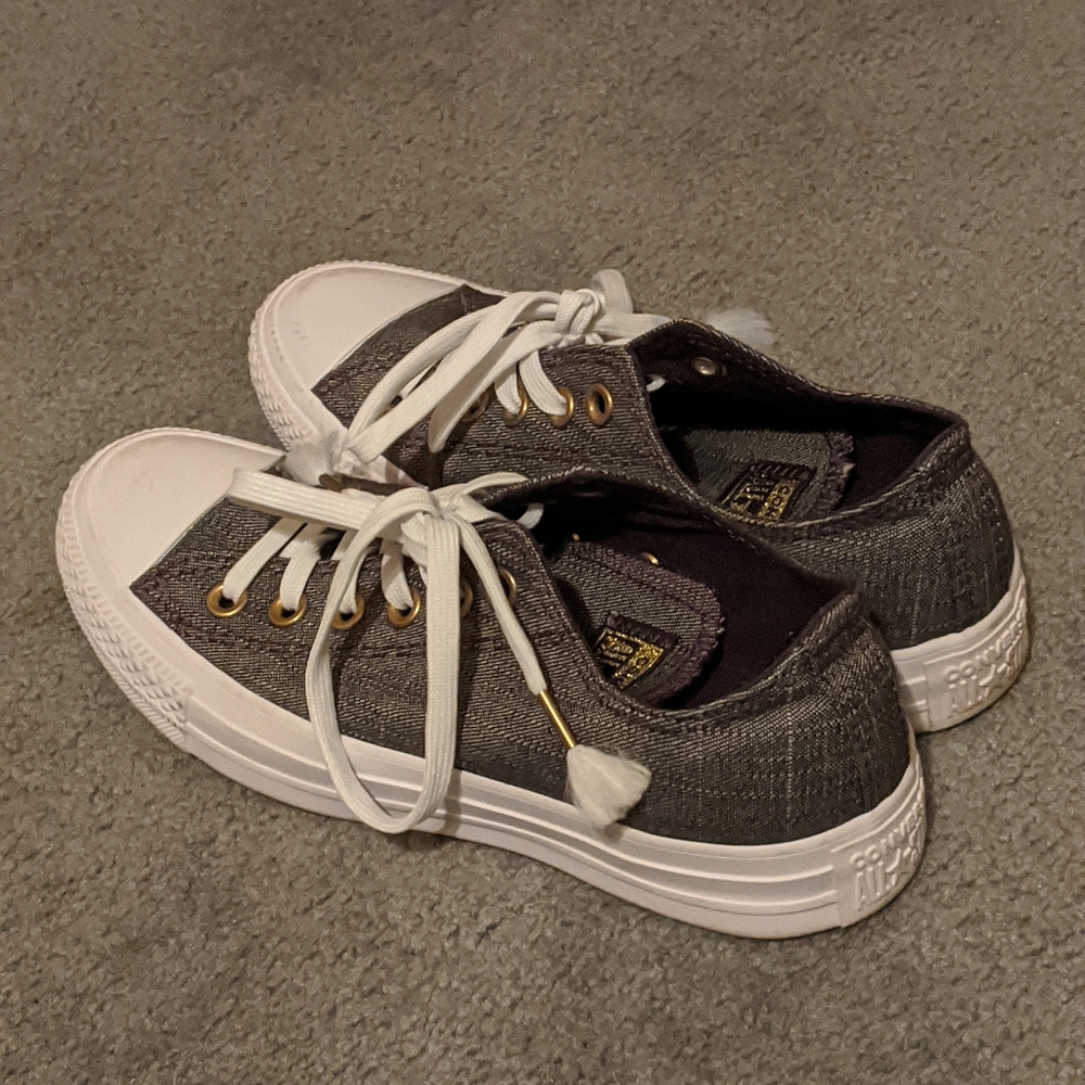 Used size 7 converse all stars